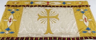 Antiker französischer Seidenbrokat metallischer Fadenarbeiten Kirchenaltar frontal 