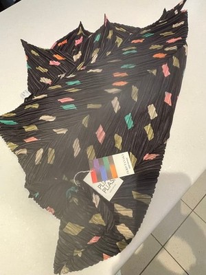 ISSEY MIYAKE IKKO TANAKA Pleated Scarf Shawl Geometric Pattern NEW Japan