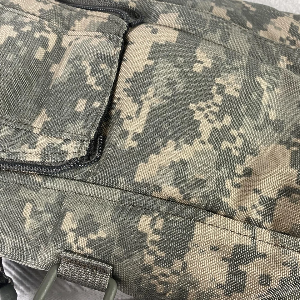 Mochila de hidratación CamelBak Maximum Gear táctica militar ACU camuflaje digital Foto 2 de 4