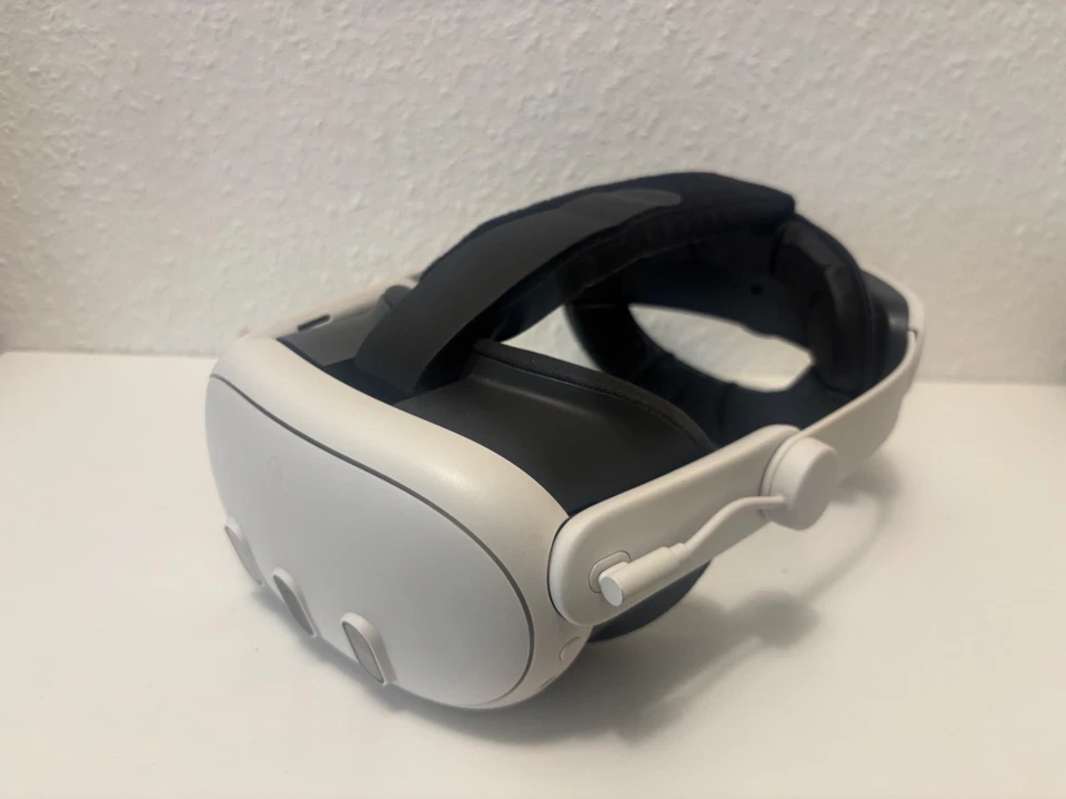 Meta Quest 3 - 128GB VR Headset Only With Battery EliteStrap Oculus Quest 3 - Image 4 of 4