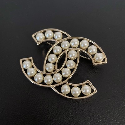 CHANEL  Coco Mark Pearl Brooch Gold B24V