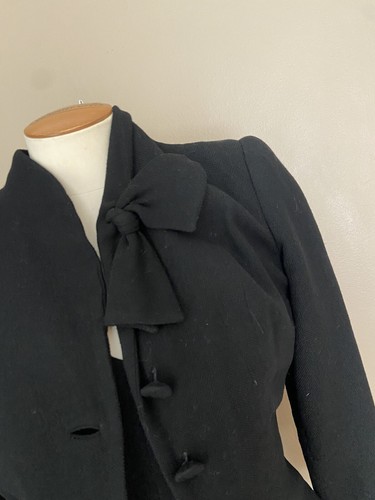De Colección Años 50 Hattie Carnegie 2 piezas Chaqueta de Vestir Ajustada de Lana Negra Set Nuevo Look - Imagen 8 de 17
