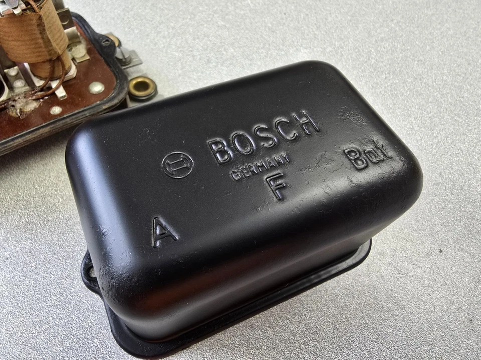 BONITO REGULADOR DE VOLTAJE ORIGINAL USADO PORSCHE 356 PRE A RS/UA160/6/15 7V NOV 1955 Foto 2 de 4