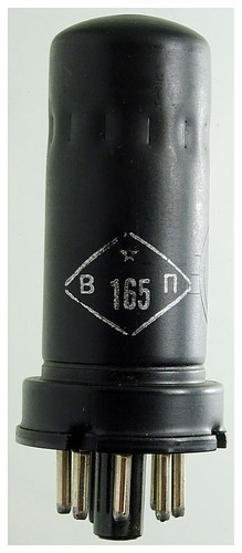 6P9 Pentode. Eine russische Metall-Radioröhre. ID23824