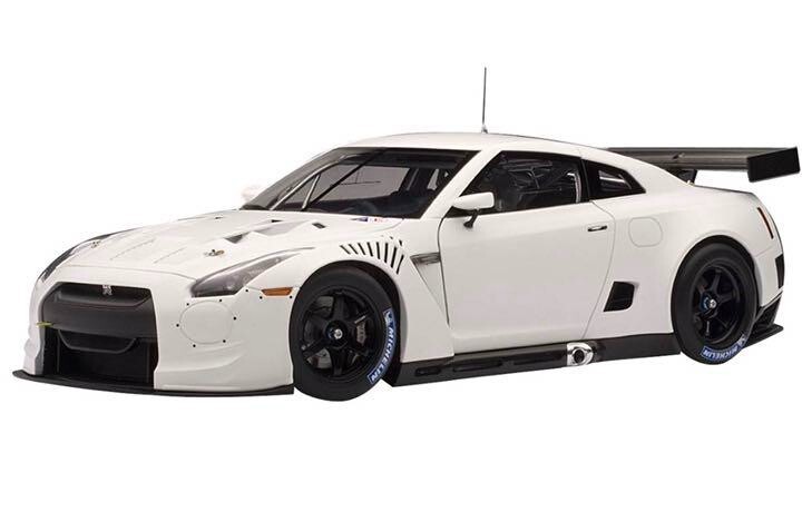AUTOart 1/18 scale Nissan GT-R FIA GT1 2010 Matte White AUTOart 1/18 scale Nissan GT-R FIA GT1 2010 Matte White