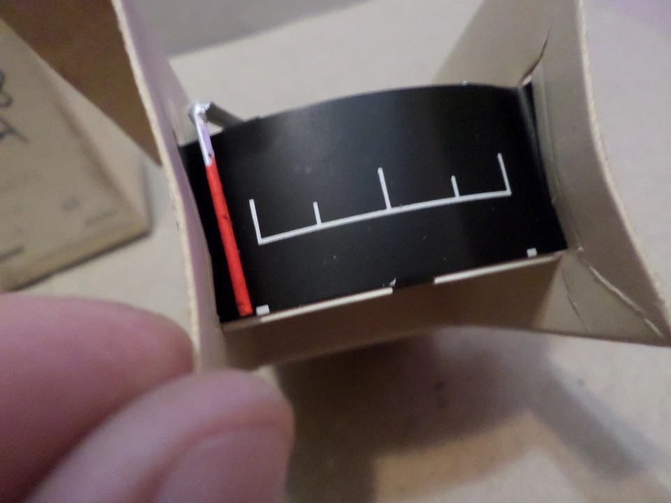 Chrysler Imperial Lebaron Crown 1967 1968 tablero indicador de combustible 2580541 Foto 3 de 4