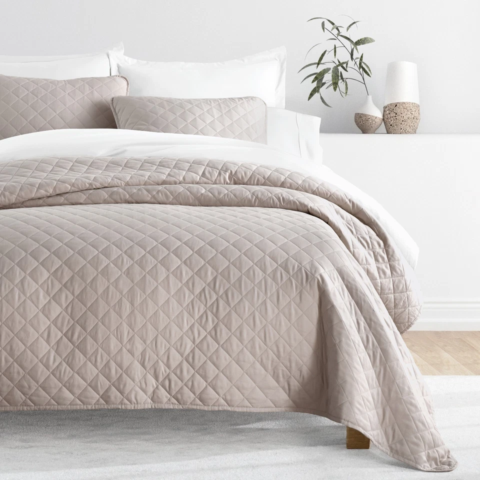 Kaycie Gray Fashion Lightweight 3Pc Quilt Sets in Stripe, Floral & Diamond Stich - Image 2 of 4