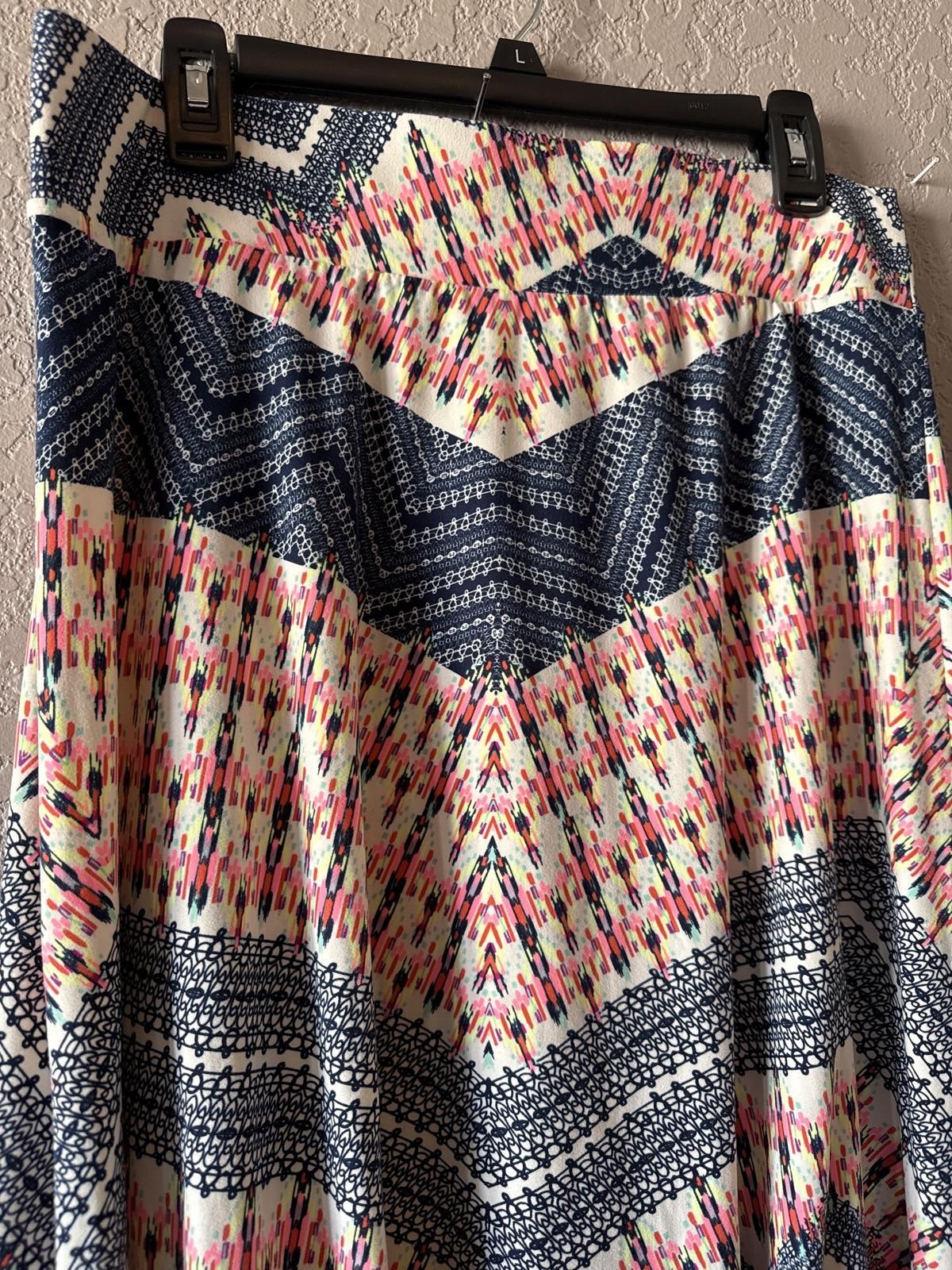 Maurices Large Geometric Patterned Handkerchief H… - image 4