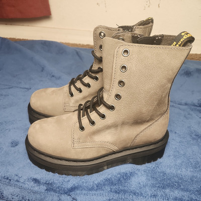 DR MARTENS JADON MILLED W 6 WOMENS - 5 MENS NICKEL GREY 
