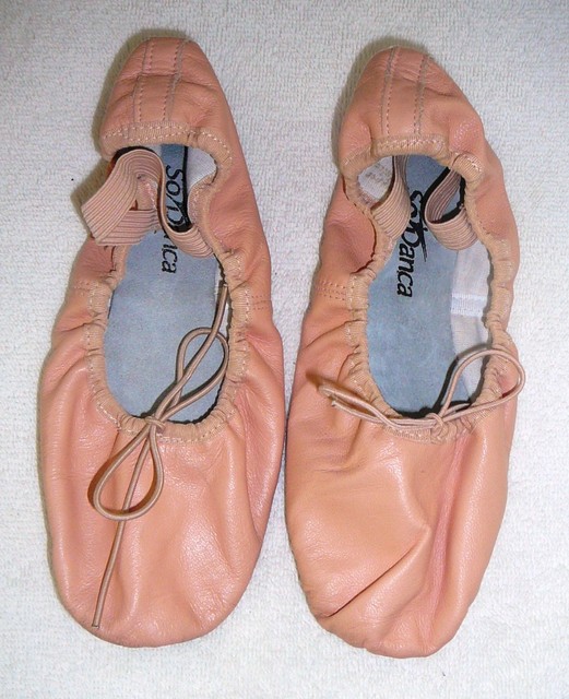 SO DANCA BALLET SHOESPinkLeather Upper And Full SoleElastic StrapGirls 3.5M eBay