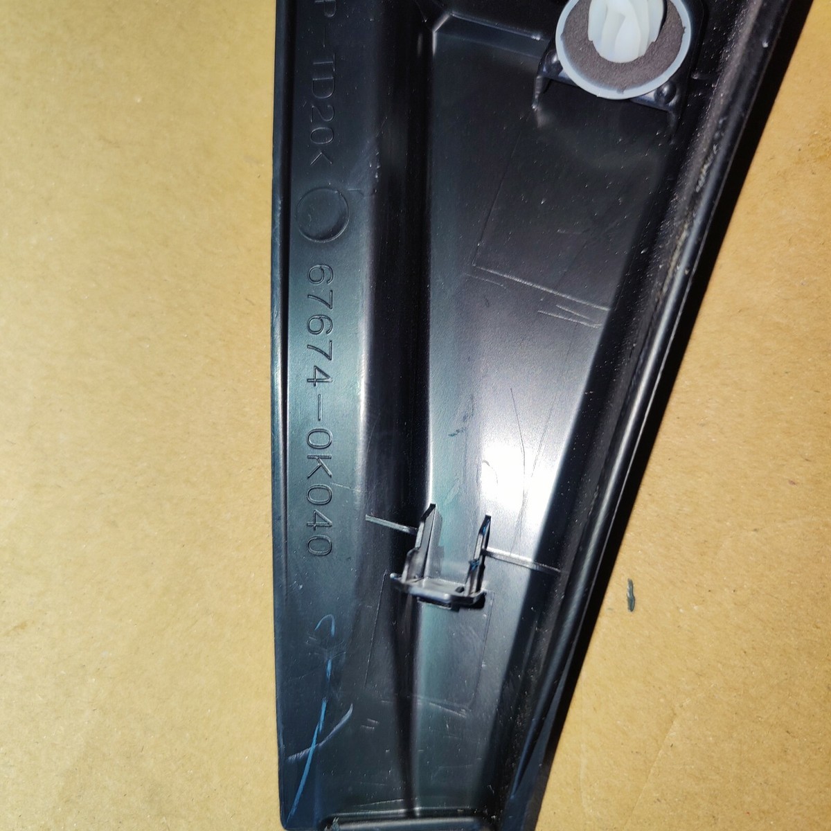 ORIGINAL TOYOTA Hilux 2015 - 2020 HINTEN LINKS TÜRVERZIERUNG 67674