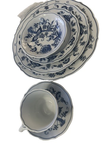 Blue Danube Japan 5 Piece Place Setting (New Backstamp 2002-2010