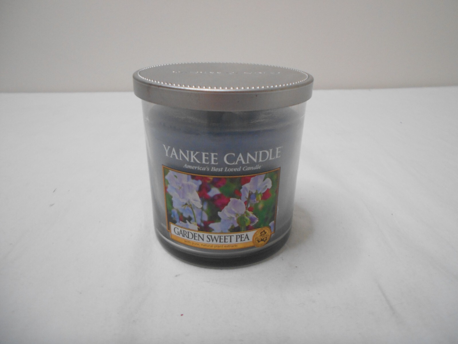Yankee Candle Garden Sweet Pea 7 oz White Label HTF Rare Medium Jar