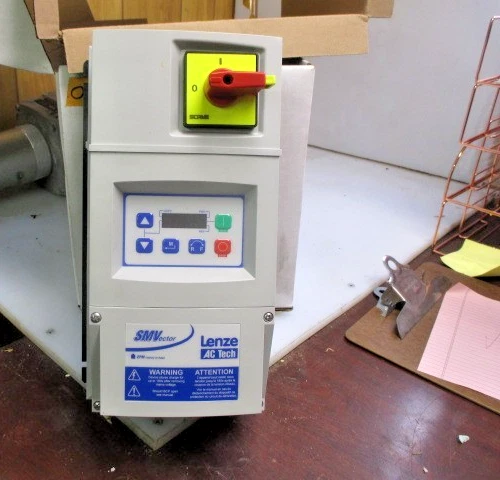NEW LENZE SMVECTOR INVERTER ESV371N04TMC