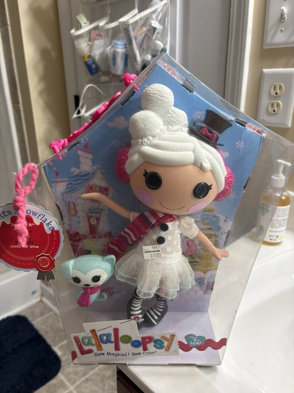 #8839 NRFB MGA Lalaloopsy WINTER SNOWFLAKE Full Size 12" Doll w/ Pet 2013 NIB