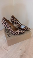 New Wheres That From Closed Toe Suede Leopard Print Court High Heels Size 6