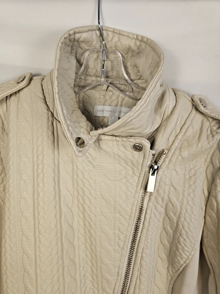 Chaqueta de motociclista New York & Co marfil texturizada de cuero con incrustaciones tejidas elásticas LG Foto 4 de 4
