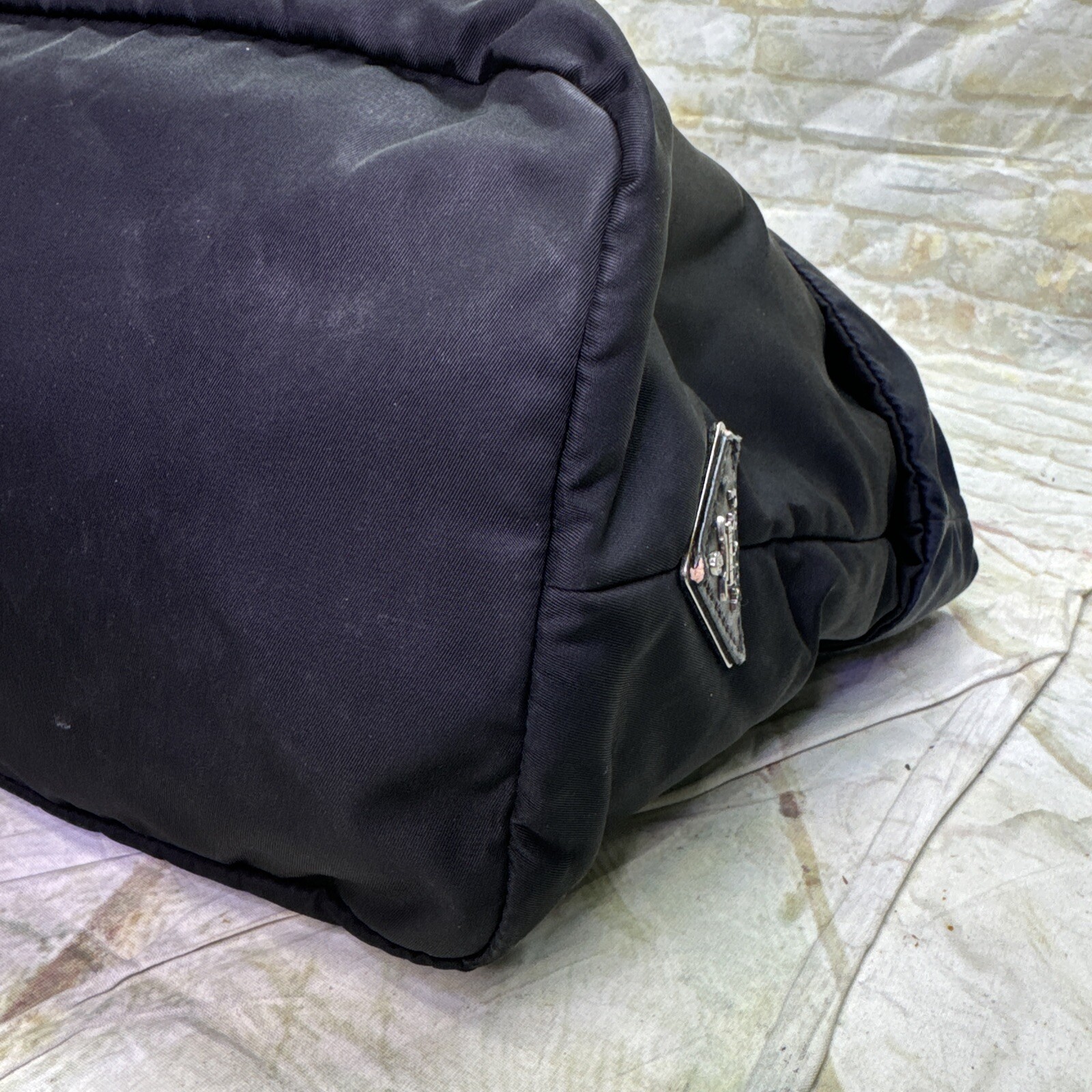 Prada Reversible Triangular Logo Plate Handbag To… - image 8