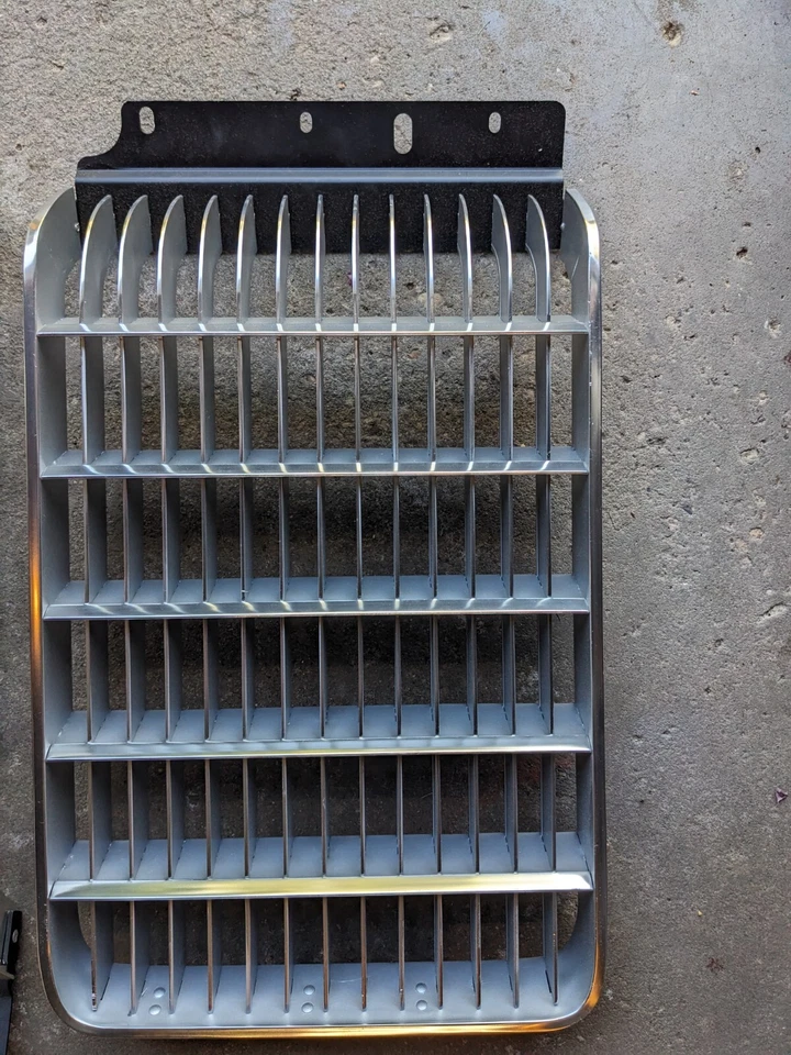 Juego de rejilla Oldsmobile Delta 88 Royale 1971 nuevo de lote Foto 2 de 4