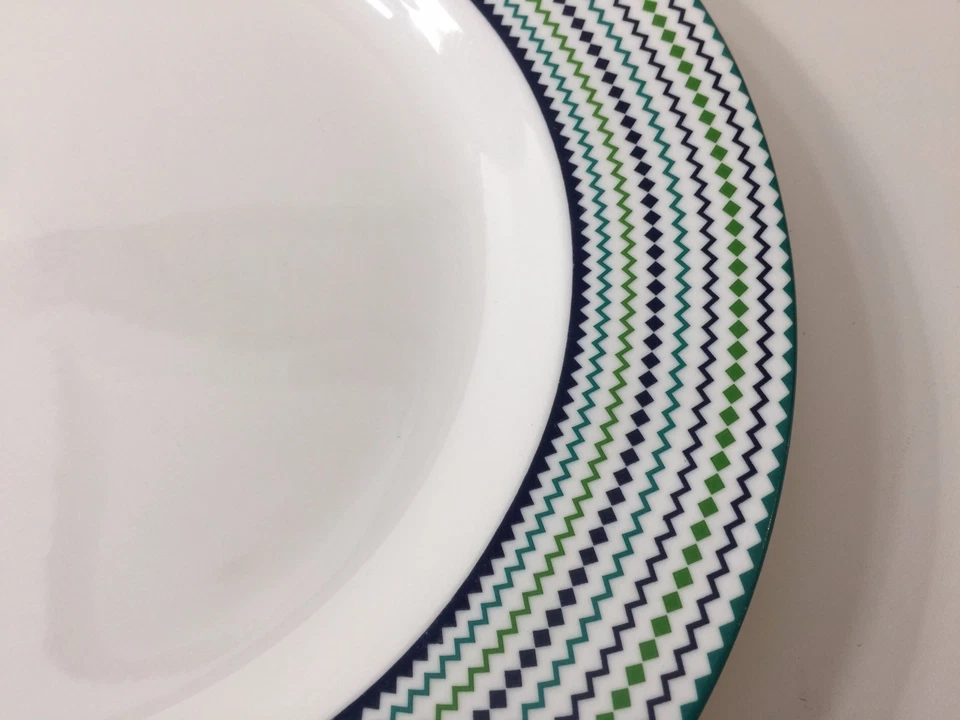 Cynthia Rowley New York Fine China Dinner Plate, 10 3/4" Diameter - Image 3 of 4