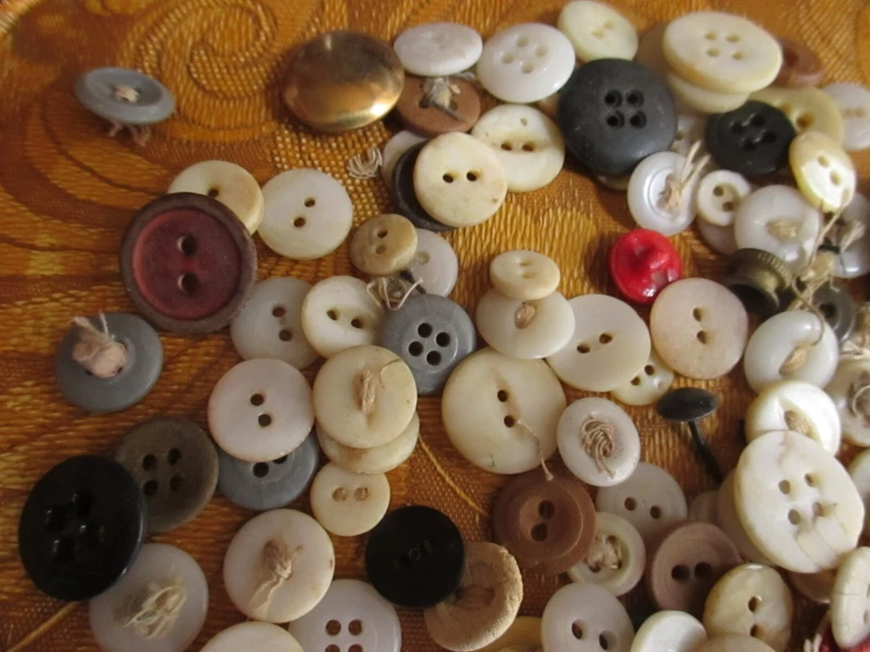Antique 15 oz Lot Bone MOP Dress Sewing Buttons Tin Bakelite Sewing Buttons Gry - Image 2 of 4