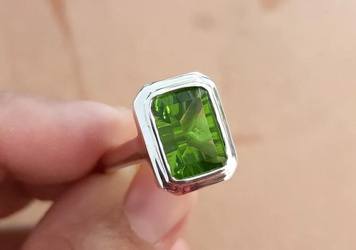 Anillo elegante de plata de ley 925 con piedras preciosas de peridoto de diseñador hecho a mano para mujer - Imagen 1 de 5