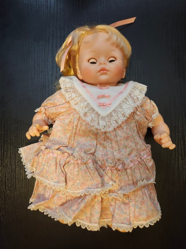 Vintage Madame Alexander Pussy Cat 5272 Doll Blonde Hair Blue eyes