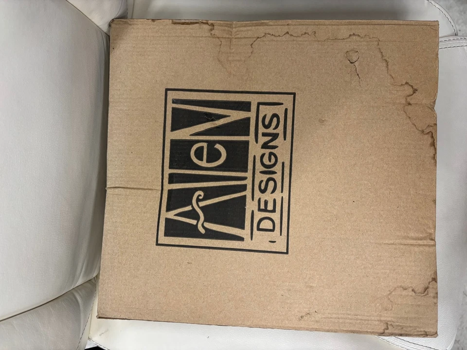 RELOJ AZUL HERVIDOR ALLEN DESIGNS EN CAJA Foto 3 de 3