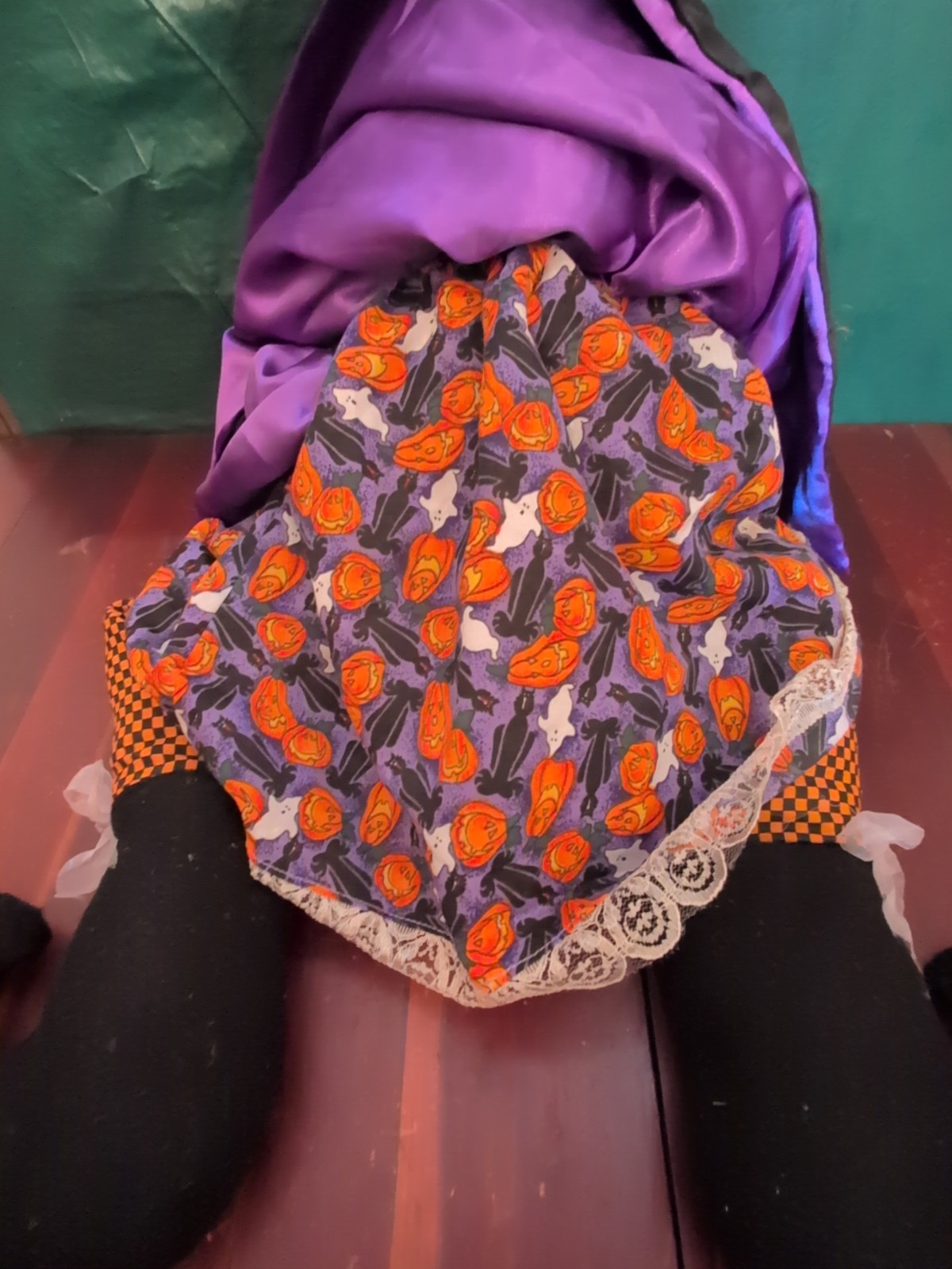 Halloween Folk Art Shelf Sitter Witch Doll/Pumpkin Vintage 2002 Four Star Int Co