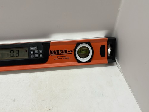 JOHNSON 24" DIGITAL LEVEL 1760-2400  40-6030 - Picture 4 of 13