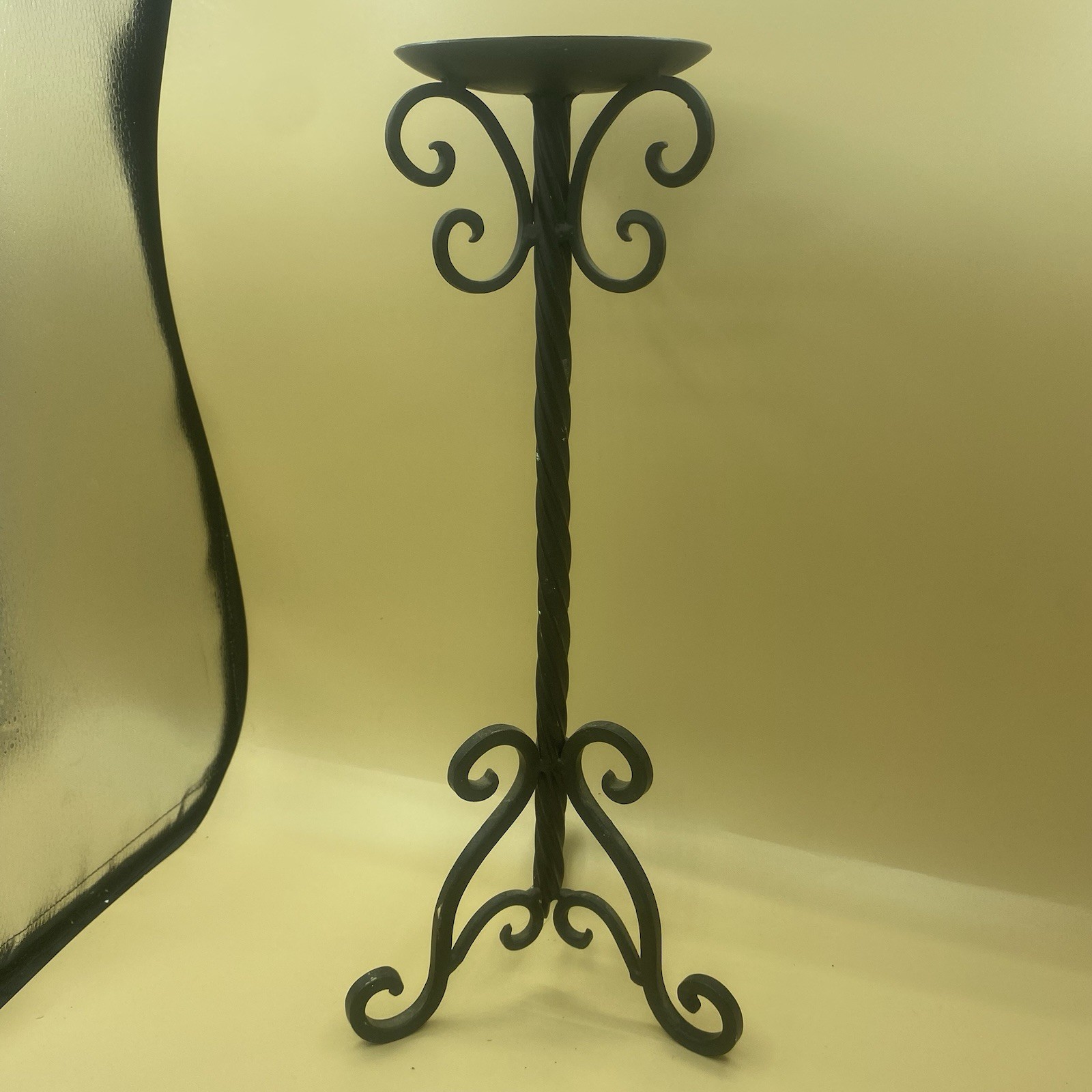 Stand Tall Floor Scroll Decor Black 16&rdquo;