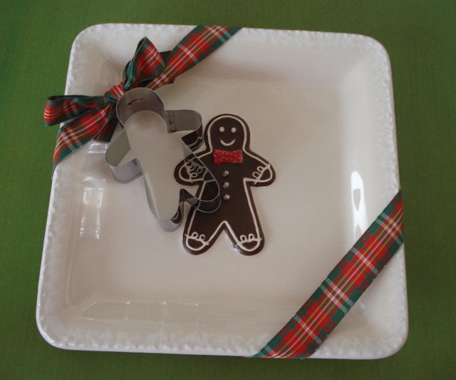 HALLMARK GINGERBREAD COOKIES RECIPE 7" PLATE & COOKIE CUTTER NEW eBay