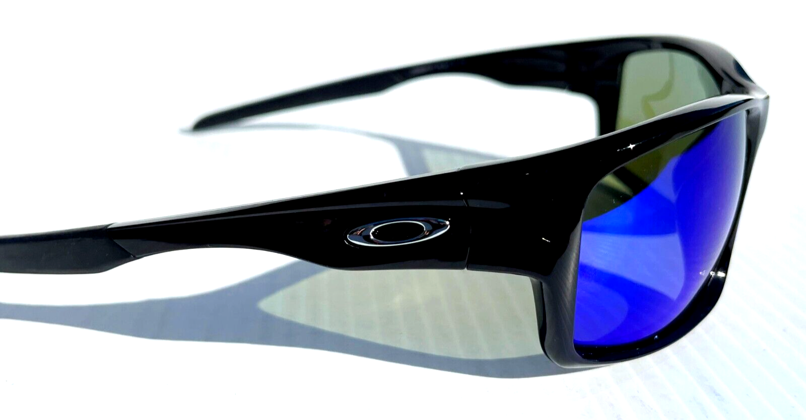 Oakley Store, 138 Christiana Mall Newark, DE  Men's and Women's Sunglasses,  Goggles, & Apparel