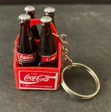 VINTAGE COCA COLA COLLECTIBLE MINIATURE PLASTIC 4 PACK KEYCHAIN (AA)