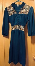 1970  s Vintage Woman  s 13 Prairie Patchwork Floral Button Up Gunne Style Dress