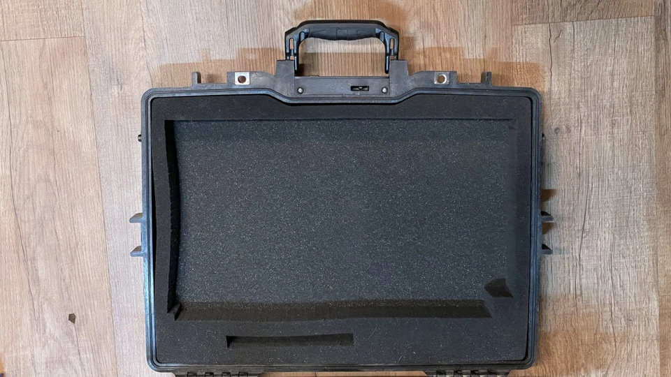 Funda para Laptop PELICAN 1495 Impermeable Antigolpes con Combo Bloqueo Espuma, Ligeramente Usada Foto 3 de 4