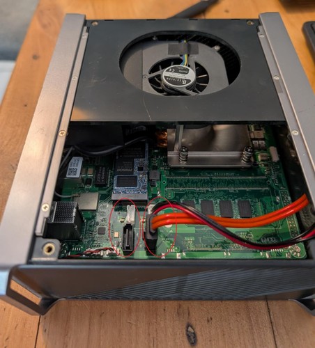 Mini PC i5-8259U (4 coeurs / iris plus 655) / 16 go RAM / idéal serveur - Afbeelding 3 van 5