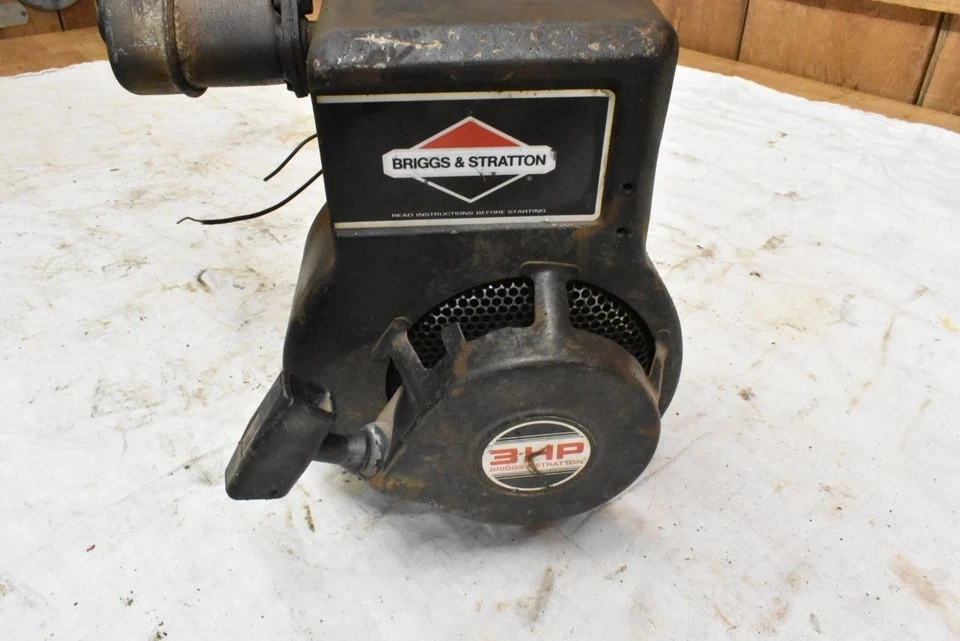 Vintage Briggs & Stratton 3 HP Small Gas Engine With Gear Reduction 80252 - Image 2 of 4