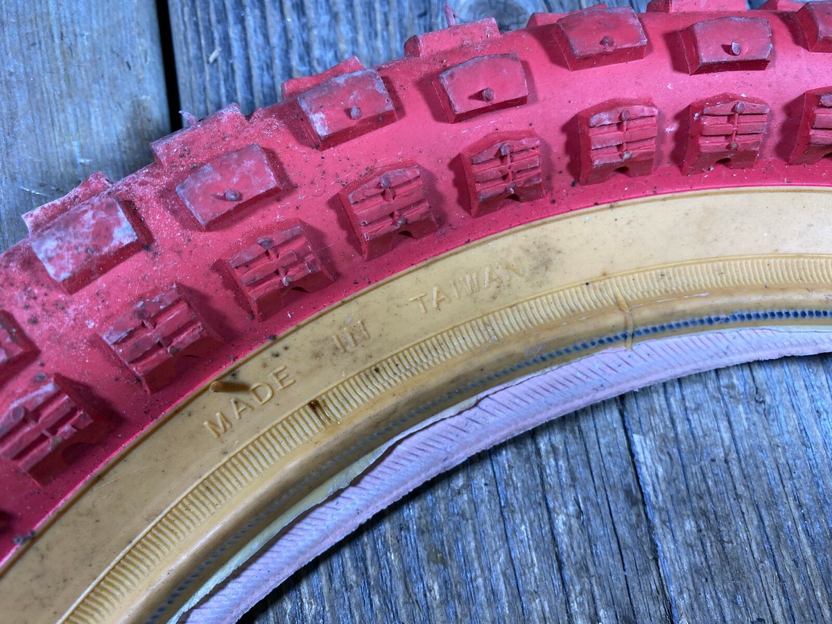 Pneu BMX Old School LHR 16 X 2,125 – Rouge – Taiwan (NEUF, UN SEUL)