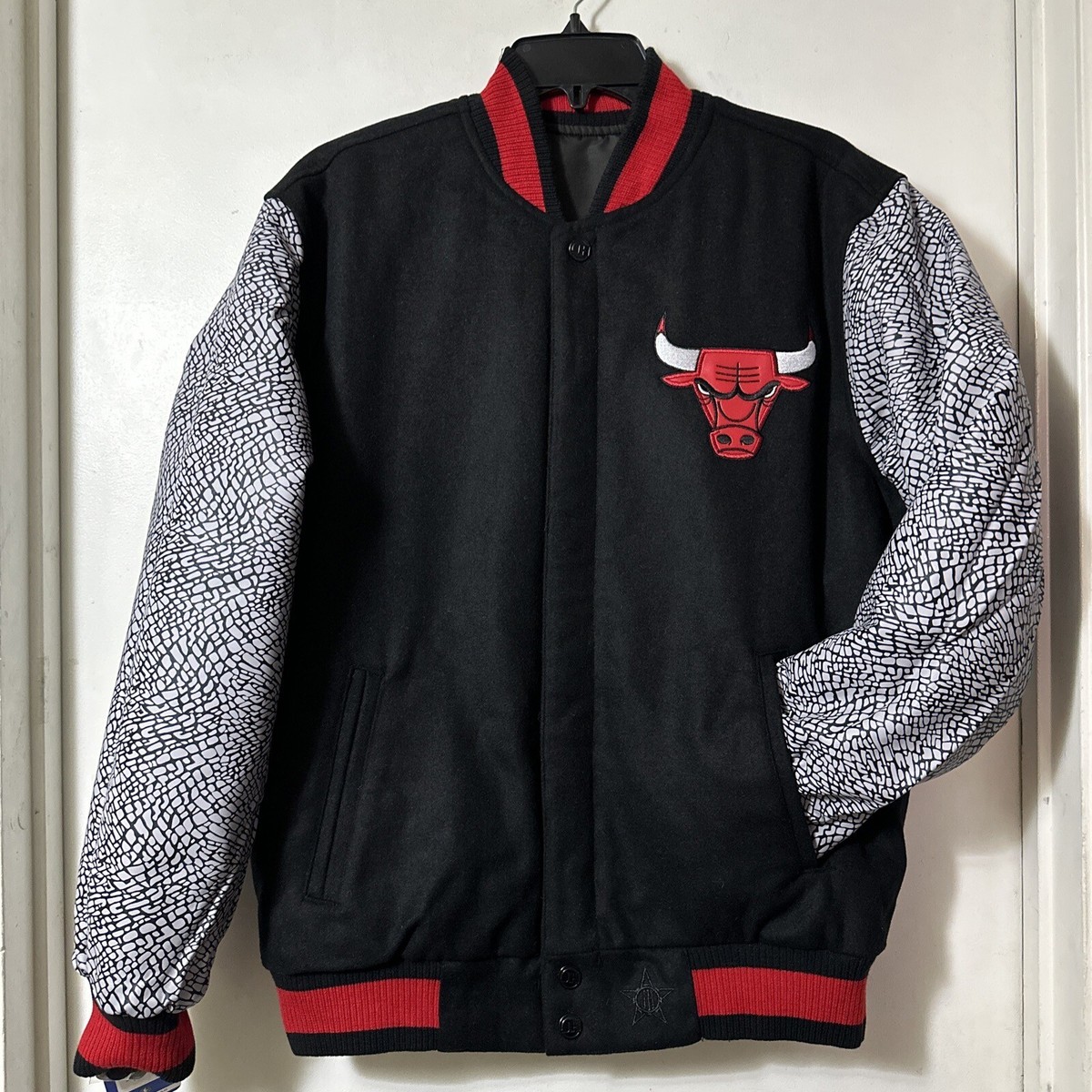 Chicago Bulls JH Design Reversible Black/Gray Jacket Mens Size