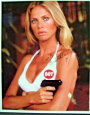 BRITT EKLAND:MARY GOODNIGHT (MAN WITH THE GOLDEN GUN) ORIG,AUTOGRAPH (CLASSIC)
