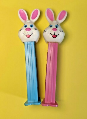 Osterhase PEZ Spender Set - Blau & Rosa Hase