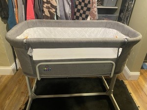 Kool Baby Gray Bedside Sleeper with Breathable Mesh Side and White Frame