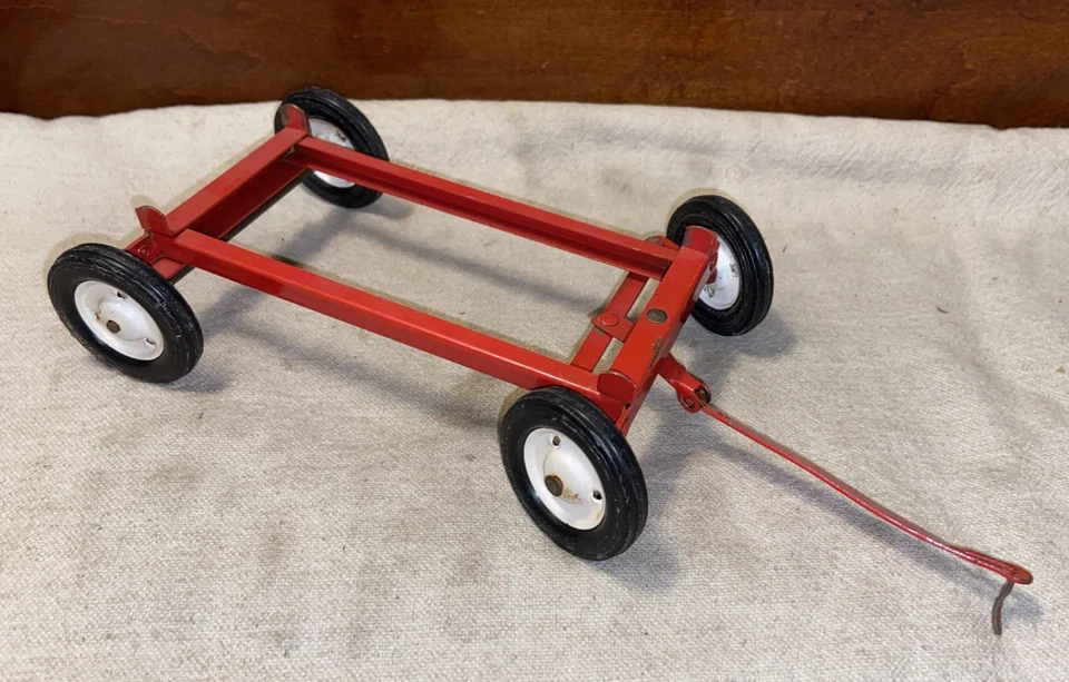 Vintage Tru-Scale Pressed Steel 1/16 White Rim Red 4-Wheel Farm Wagon Chassis - Image 2 of 4