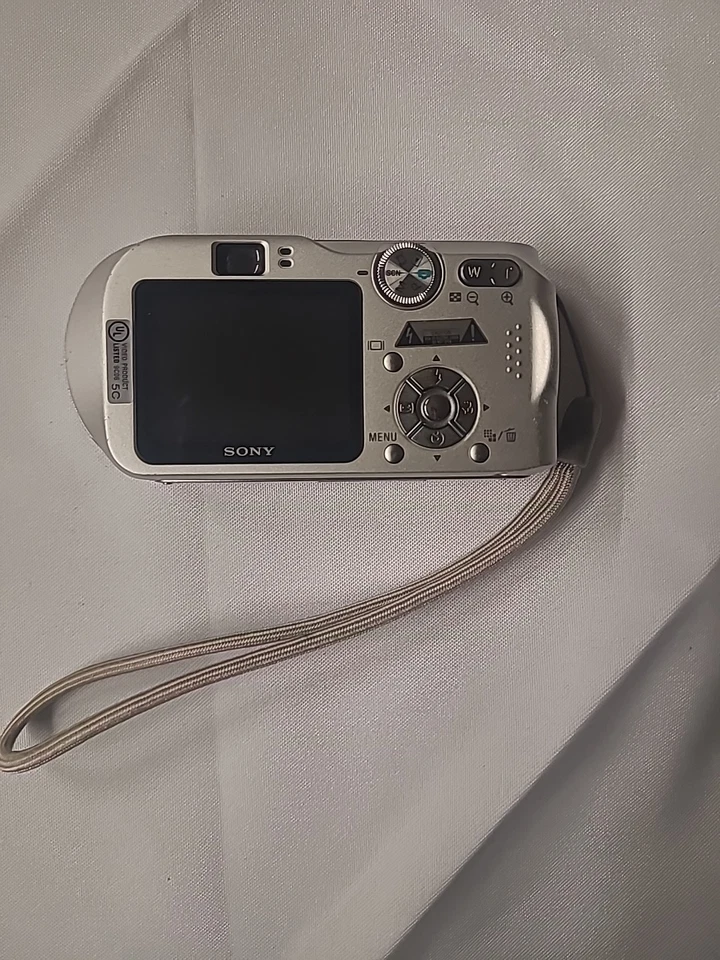 Sony Cyber-shot DSC-P200 7.2MP Digital Camera Silver Battery&Xtra Memory Working - Image 2 of 4