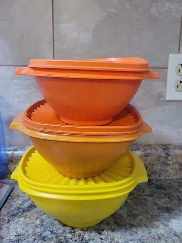 Vintage TUPPERWARE Servalier Bowl Set Of 3 Green Yellow Orange MADE IN USA LIDS