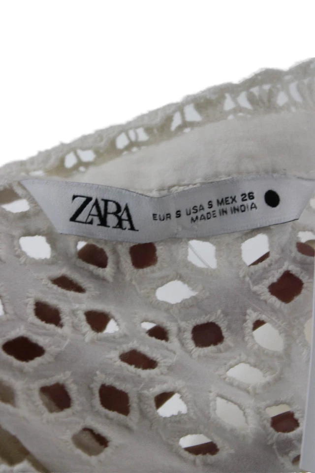 Blusa corta blanca con botones manga larga cuello alto talla S de Zara para mujer Foto 4 de 4