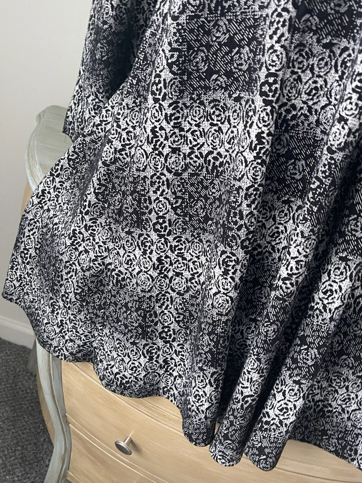 Magna 连衣裙女式 18/20 V 领 3/4 袖套衫束腰滑板黑色花卉 — 第 4/4 张图片