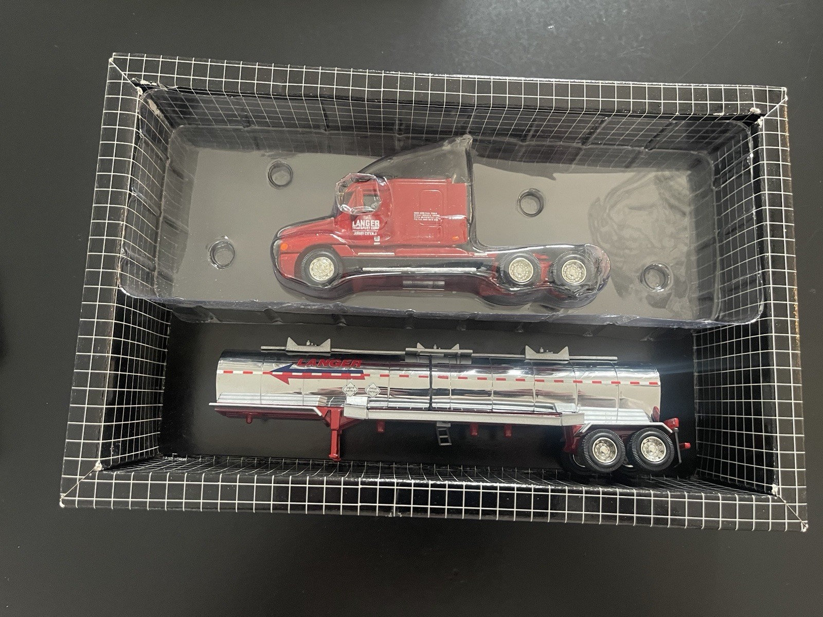 PEM 1:64 Diecast Red Silver Tanker Truck Langer Transport Chem Model