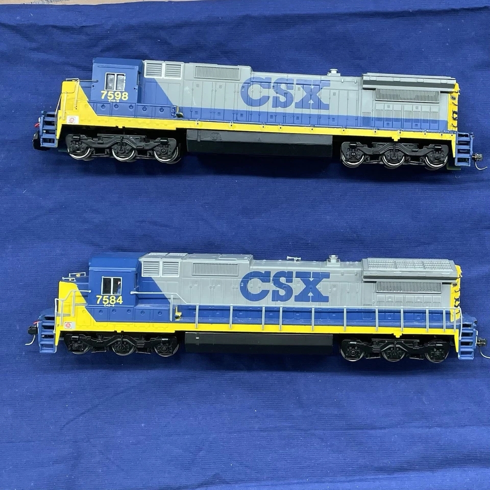Two HO Scale CSX Bachman Spectrum C40-8 Standard Cab DC Locomotives - Image 2 of 4